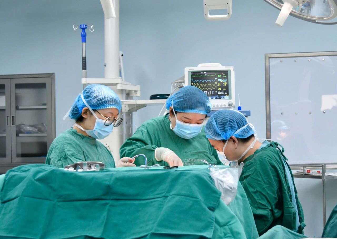 创新诊疗|仁品专家联合施治，为7岁患儿同期完成耳再造与听力重建