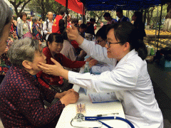 重庆仁品耳鼻喉医院举办“健康同行，走进社区